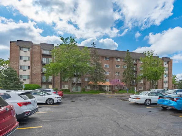 10353 Dearlove Rd APT 3A, Glenview, IL 60025