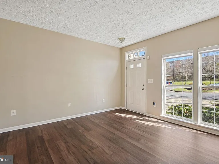 8322 Lyndhurst St — Photo 28