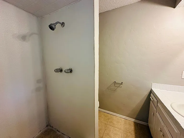 11701 N Lee Ave — Photo 22