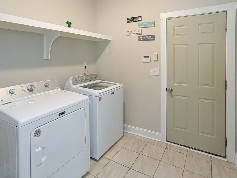 1051 Sandy Springs Rd NW — Photo 6
