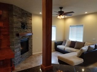 180 Crestwood St, Fairview, OR 97024