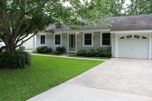 1st image of 329 Oak Dr