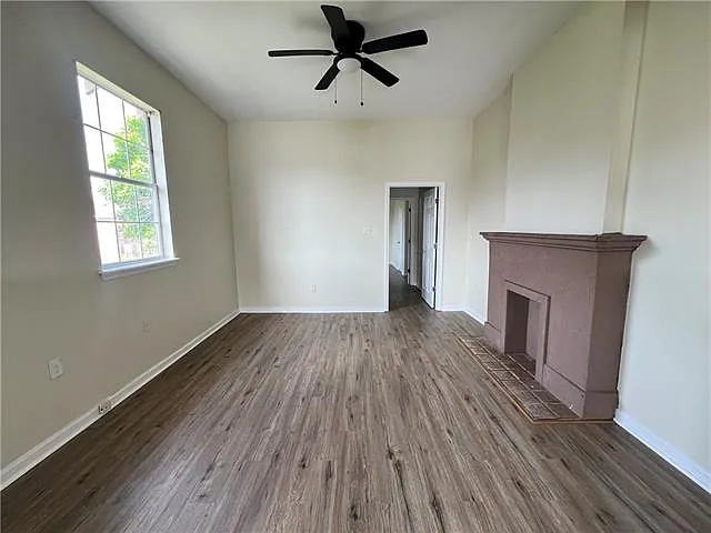 3 bed, 1.0 bath, 920 sqft, $1,300 — Photo 3