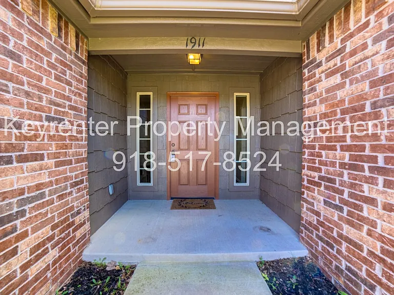 1911 W Canton Pl — Photo 7