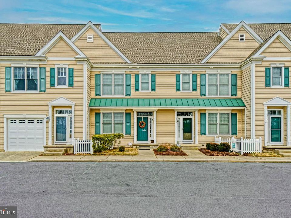 1st image of 18741 Bethpage Dr