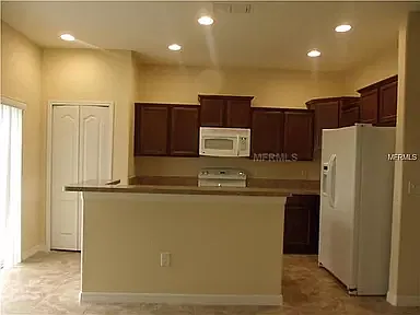 3 bed, 2.5 bath, 1625 sqft, $2,200 — Photo 3