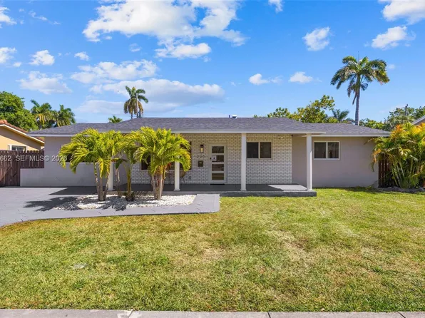 220 NE 10th Ave, Hallandale, FL 33009
