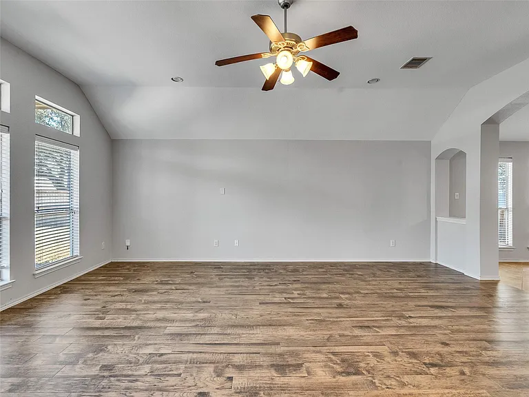 5643 Walnut Glen Ln — Photo 17