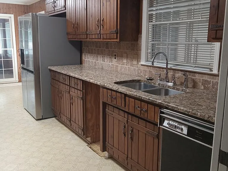 2243 Oakgrove Cir — Photo 15