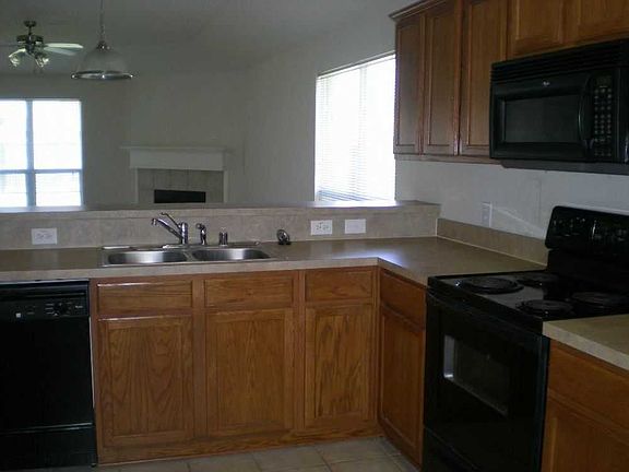 4th image of 9816 Fillmore Dr