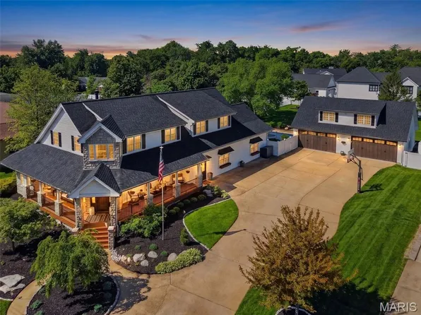 9801 Hilltop Dr, Saint Louis, MO 63128