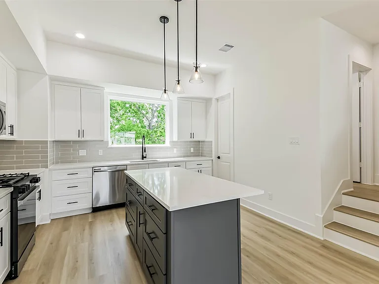5703 Balbo St #F — Photo 14