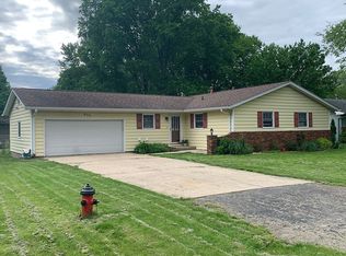 606 Magnolia Dr, Rochester, IL 62563