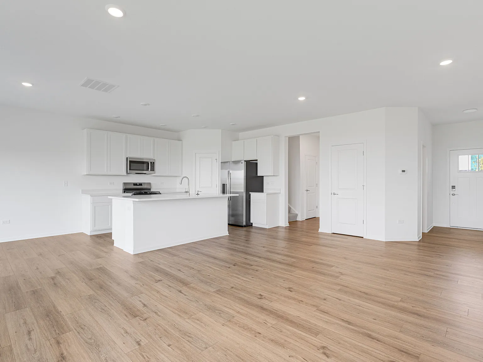 3 bed, 2.5 bath, 1840 sqft, $2,900 — Photo 2