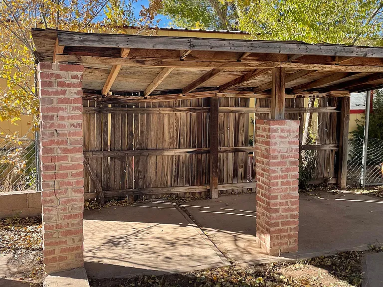 807 Katherine Ave — Photo 3