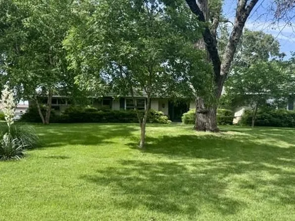 6332 Robinhood Ln, Shawnee, KS 66203