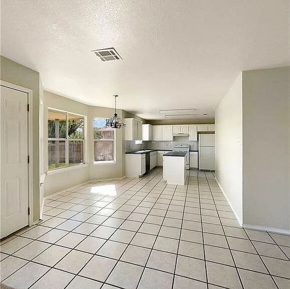 Dinette area leading to kitchen