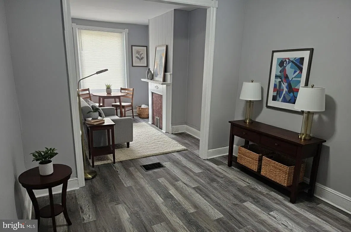 3 bed, 1.0 bath, 920 sqft, $1,400 — Photo 2