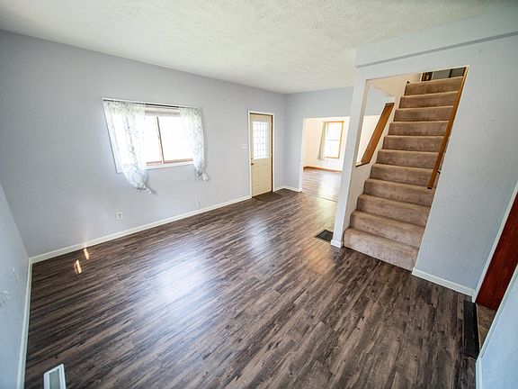 3rd image of 412 Main St N