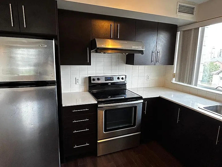 233 S Park Rd #611 — Photo 16