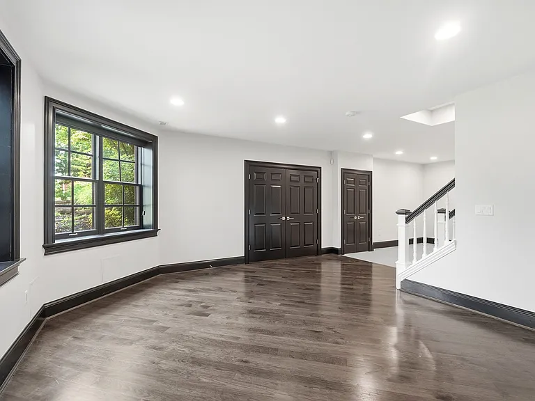678 Canterbury Dr — Photo 36