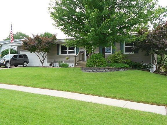 3rd image of 2728 Meadowbrook Dr