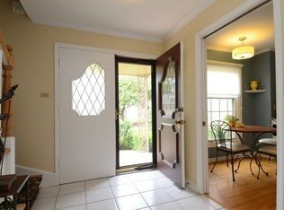 2S711 Avenue Normandy W, Oak Brook, IL 60523