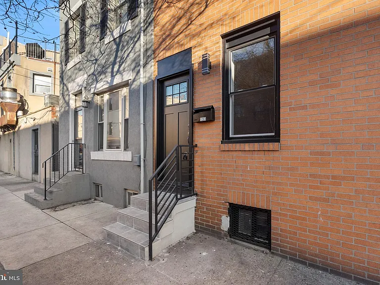 1203 Moore St — Photo 36