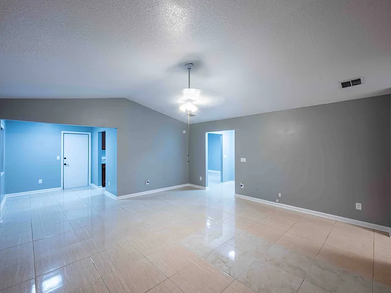 1623 Twin Oak Dr E — Photo 22