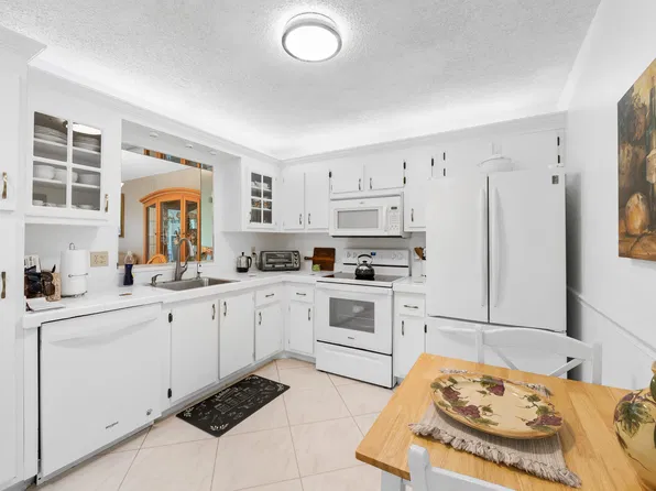 9095 FLYNN Circle #2, Boca Raton, FL 33496