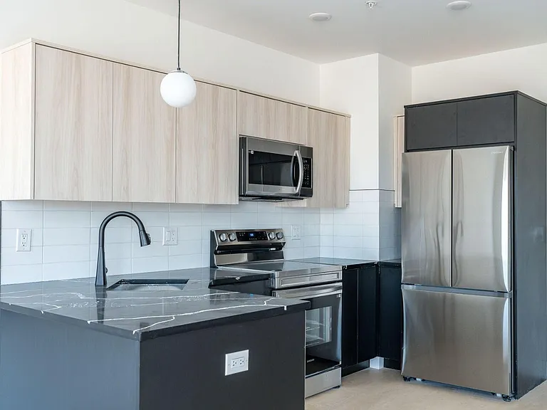 Q10 Luxury Apartments — Photo 33