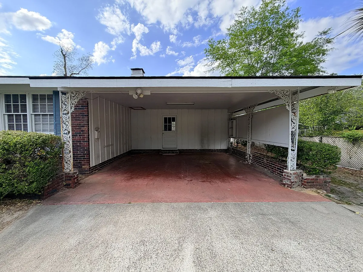 Building Photo - 1002 W Alden Ave