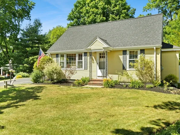 66 Center St, Raynham, MA 02767