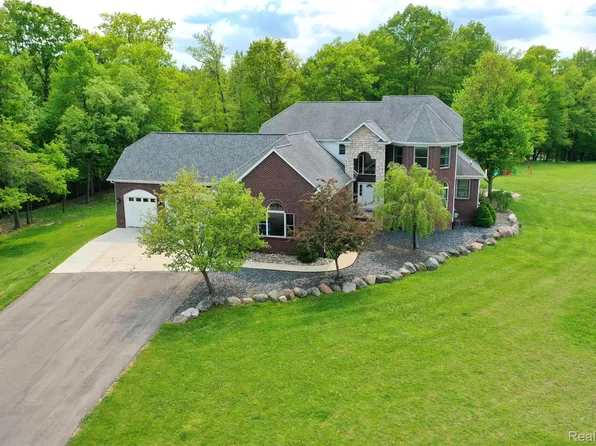 1305 Lakeville Rd, Leonard, MI 48367