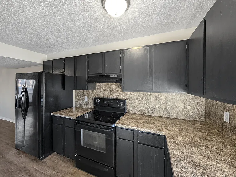 2456 N Brophy Cir — Photo 3