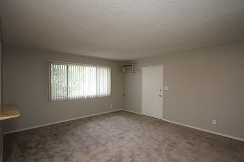 4th image of 695 E Villa St APT 5