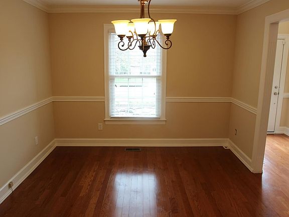 4th image of 784 Andover Village Dr