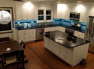 2420 Rebecca Ln, Glenview, IL 60026