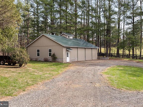 3rd image of 10803 Crest Hill Rd