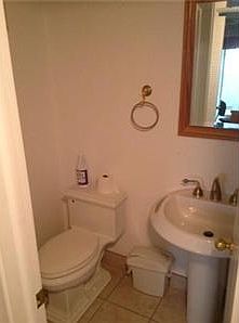3rd image of 208 Farnham Cres #I
