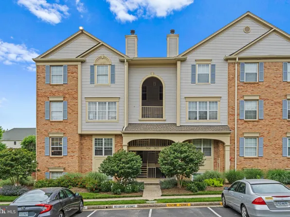 2822 Emma Lee St APT 302, Falls Church, VA 22042