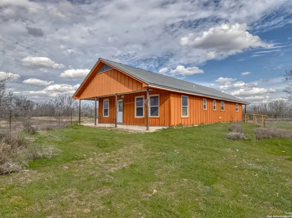 6425 W US Highway 90, Uvalde, TX 78801