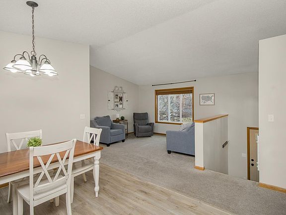 4th image of 412 Orchard Pkwy W