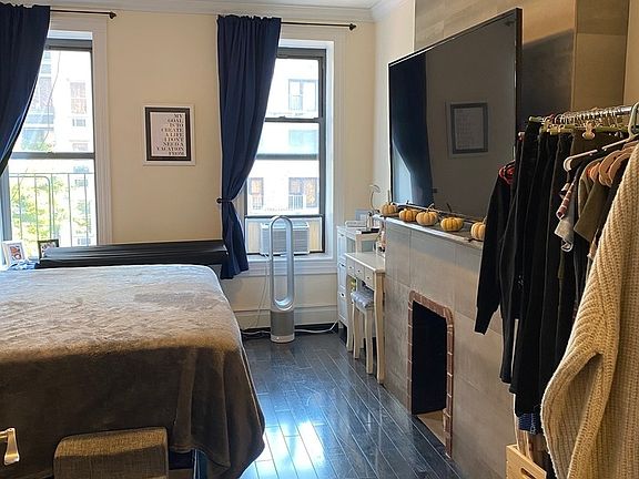 2nd image of 1625 2nd Ave APT 4S