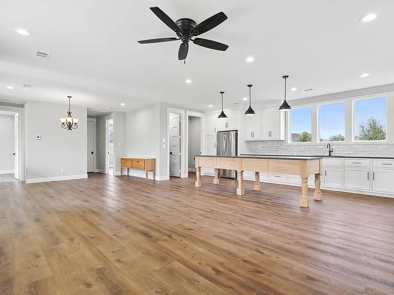 134 Crawford Rd — Photo 8
