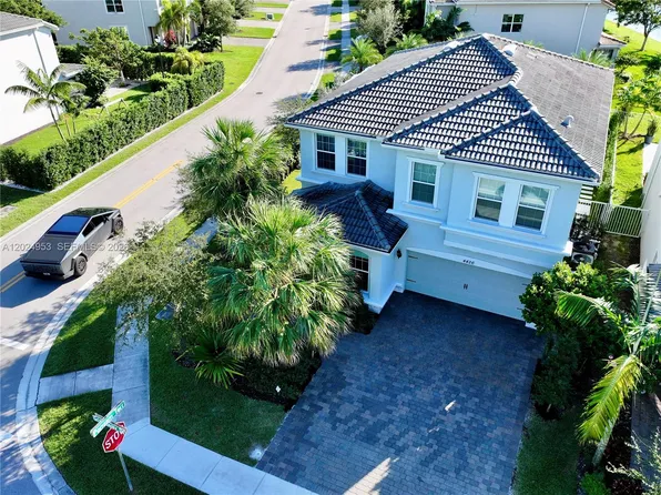 4426 Greenway Dr, Hollywood, FL 33021