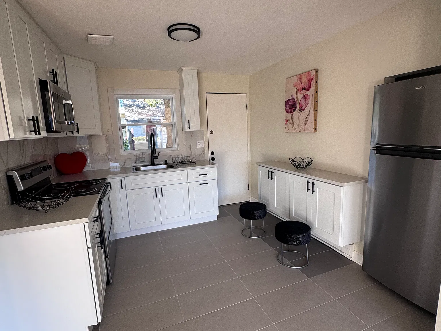 1401 Greenfield Ave — Photo 3
