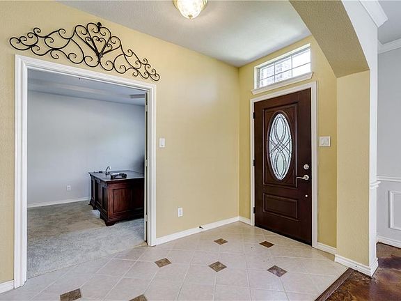 5th image of 811 Redbud Dr