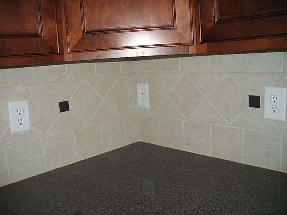 Tile kitchen backsplash