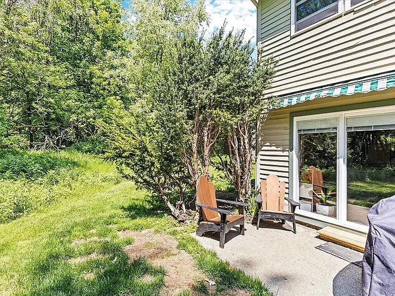 37 Densmore Dr — Photo 29